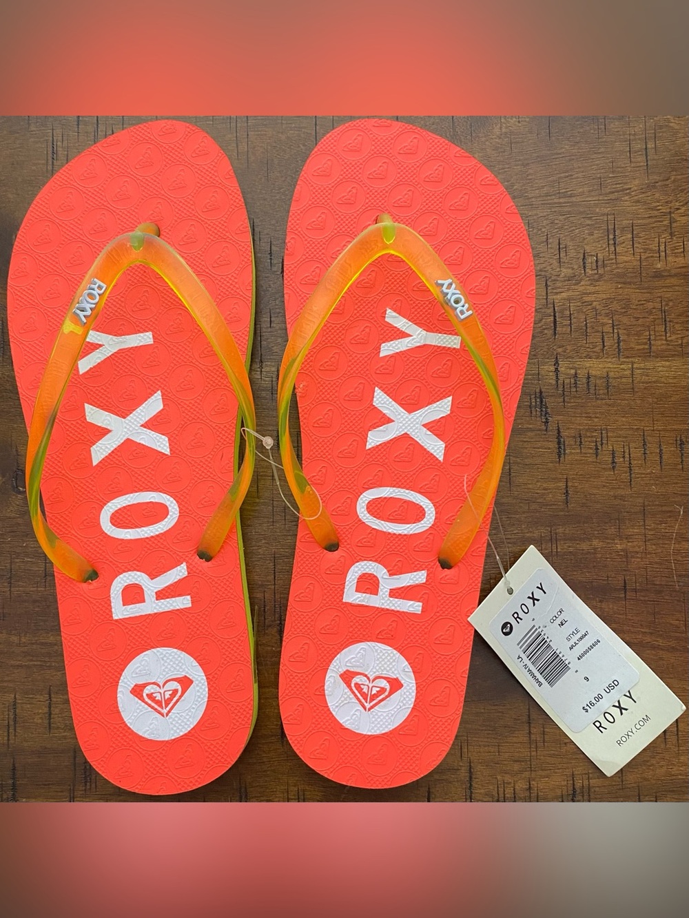 •NWT•Roxy Viva Jelly Neon Flip Flops